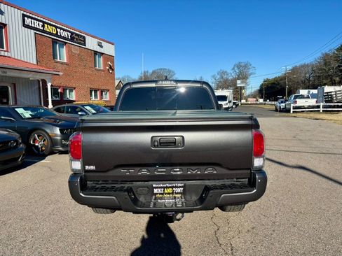 Used 2017 Toyota Tacoma Limited image 7