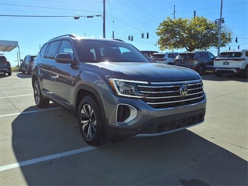 Certified 2025 Volkswagen Atlas SE image 7