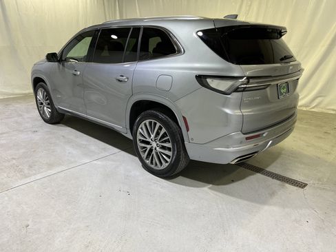 Certified 2025 Buick Enclave Avenir AWD/4WD image 8