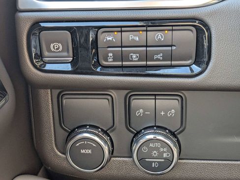 Used 2025 GMC Yukon Elevation image 28