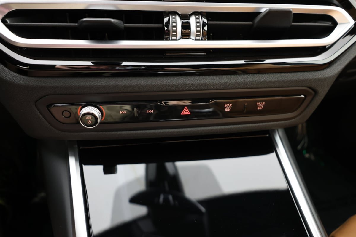 Used 2024 BMW M2 w/ Lighting Package RWD image 30
