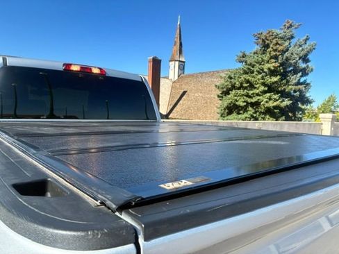 Used 2018 Chevrolet Silverado 1500 LT AWD/4WD image 8