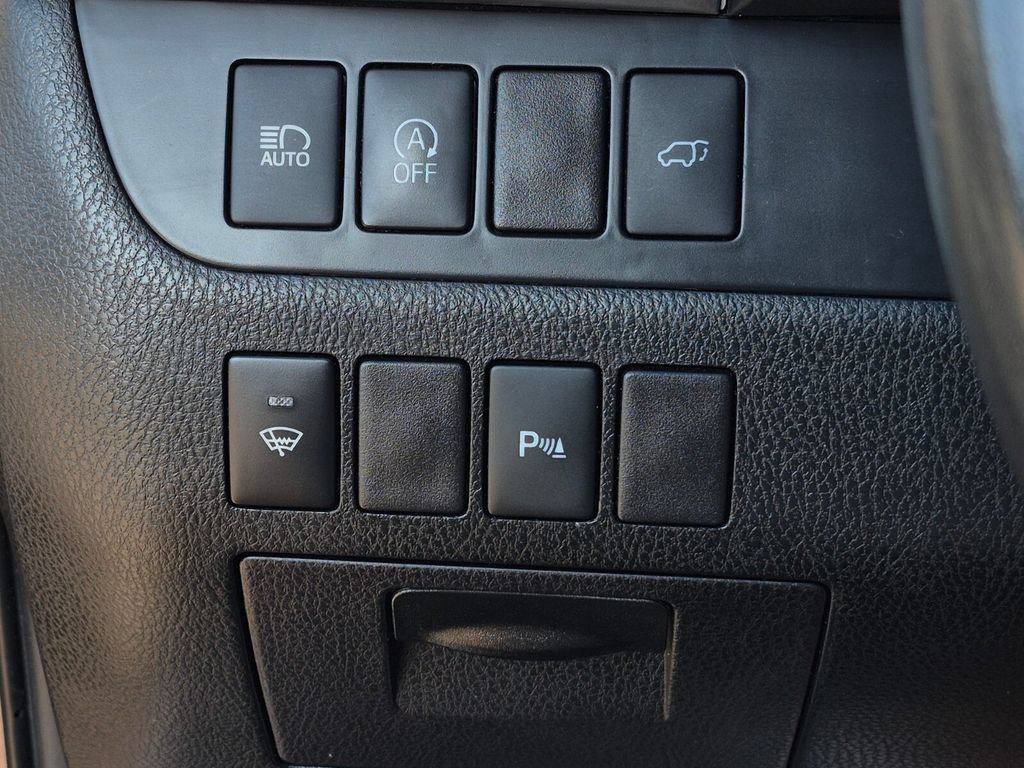 Used 2019 Toyota Highlander Limited FWD image 18