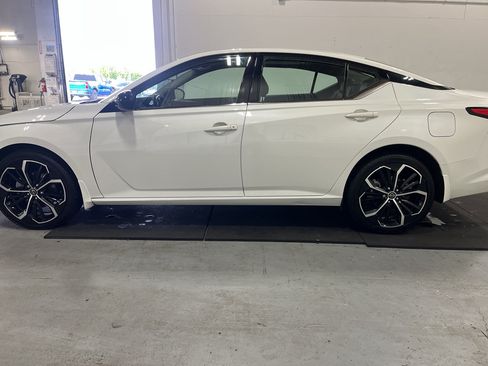 Used 2023 Nissan Altima 2.5 SR w/ SR Premium Package AWD/4WD image 4