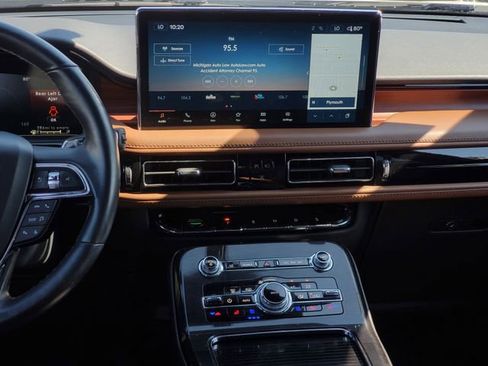 Used 2023 Lincoln Nautilus Reserve AWD/4WD image 29