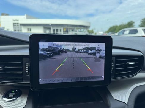 Used 2020 Ford Explorer XLT AWD/4WD image 34