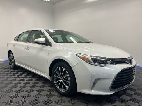 Used 2017 Toyota Avalon XLE Premium image 1