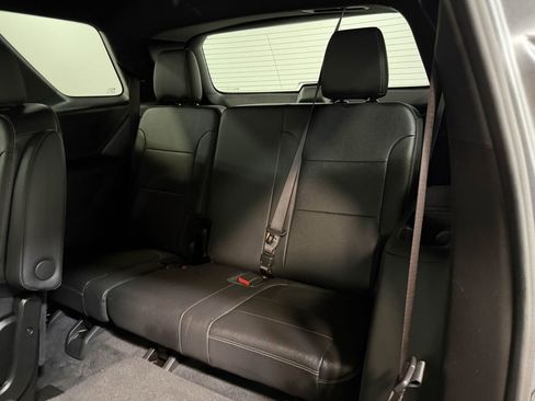 Used 2023 Chevrolet Traverse LT image 48