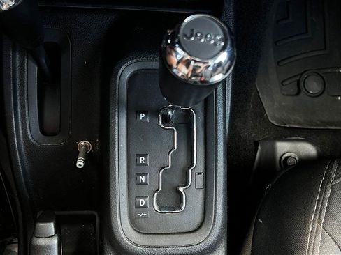Used 2016 Jeep Wrangler Unlimited Rubicon w/ Dual Top Group AWD/4WD image 13