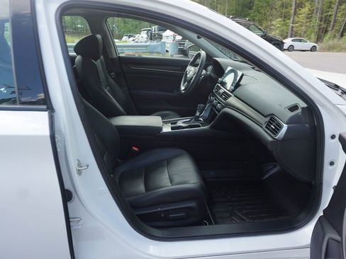 Used 2018 Honda Accord Touring image 17