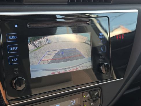 Used 2018 Toyota Corolla LE FWD image 17