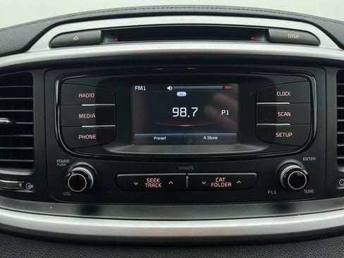 Used 2017 Kia Sorento LX image 17