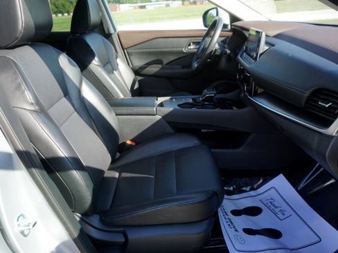 Used 2022 Nissan Rogue SV w/ SV Premium Package image 24