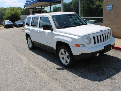 Used 2016 Jeep Patriot Latitude FWD image 3