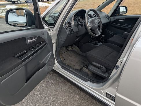 Used 2011 Suzuki SX4 AWD Hatchback image 23