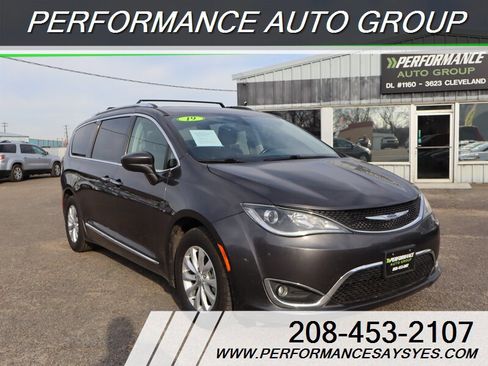 Used 2019 Chrysler Pacifica Touring-L image 1
