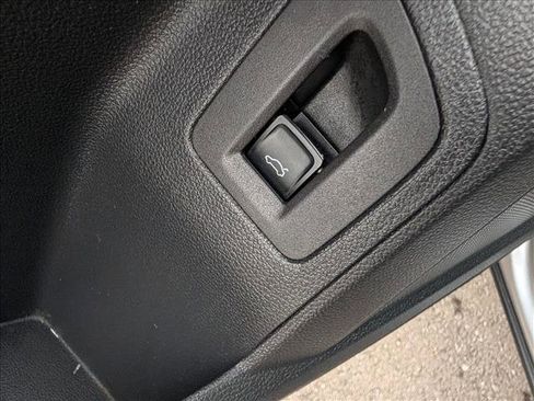 Used 2023 Volkswagen Atlas Cross Sport SEL Premium R-Line image 35