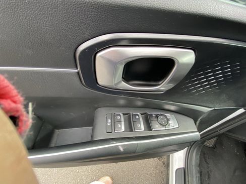 Used 2024 Kia Sorento S image 12