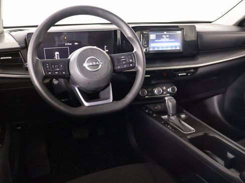 Used 2025 Nissan Kicks S image 2