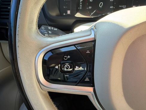 Used 2019 Volvo XC90 T5 Momentum FWD image 13