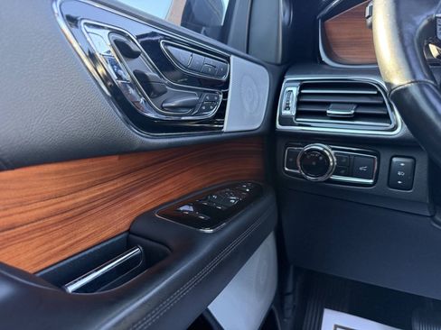 Used 2019 Lincoln Navigator Reserve AWD/4WD image 33