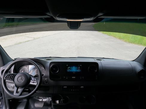 Used 2024 Mercedes-Benz Sprinter 2500 image 27