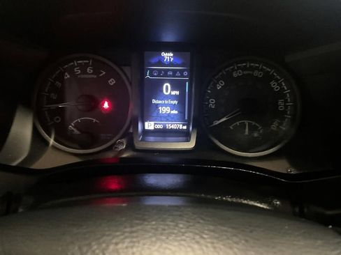 Used 2017 Toyota Tacoma TRD Off-Road w/ Tow Package (A/T) AWD/4WD image 6