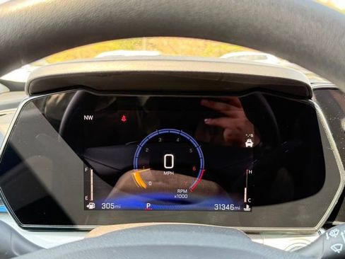 Used 2025 Chevrolet Trax LT image 17