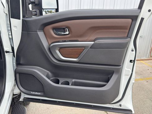 Used 2016 Nissan Titan Platinum Reserve image 42