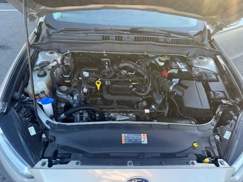 Used 2015 Ford Fusion SE w/ Equipment Group 202A FWD image 16