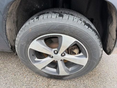 Used 2020 Jeep Cherokee Limited image 11