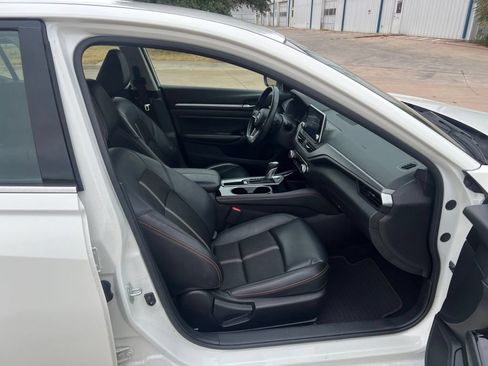 Used 2024 Nissan Altima 2.5 SR FWD image 19