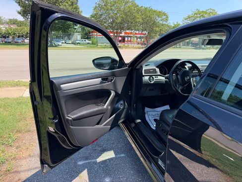 Used 2019 Volkswagen Passat 2.0T Wolfsburg FWD image 9