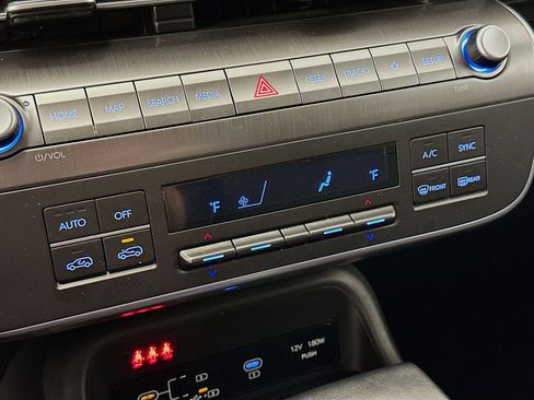 Used 2025 Hyundai Kona SEL image 24