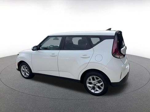 Used 2025 Kia Soul LX w/ LX Technology Package FWD image 10