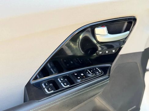 Used 2019 Kia Niro EX Premium w/ Sunroof Package FWD image 41