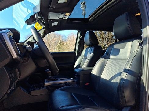 Used 2021 Toyota Tacoma Limited image 13