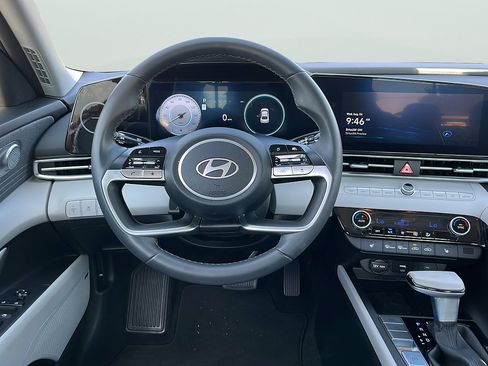 Certified 2025 Hyundai Elantra Limited FWD image 10