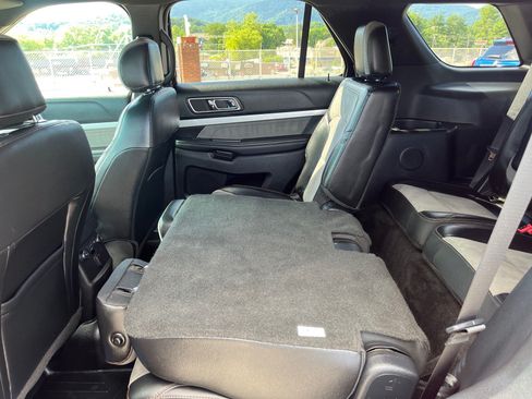 Used 2017 Ford Explorer XLT w/ Equipment Group 202A AWD/4WD image 18