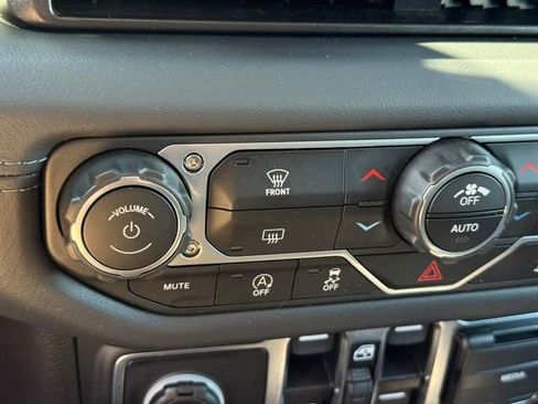 Used 2025 Jeep Wrangler Unlimited Rubicon AWD/4WD image 22