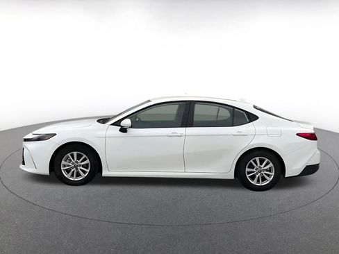 Used 2025 Toyota Camry LE image 9