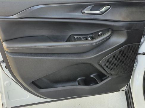 Used 2025 Jeep Grand Cherokee Altitude image 33