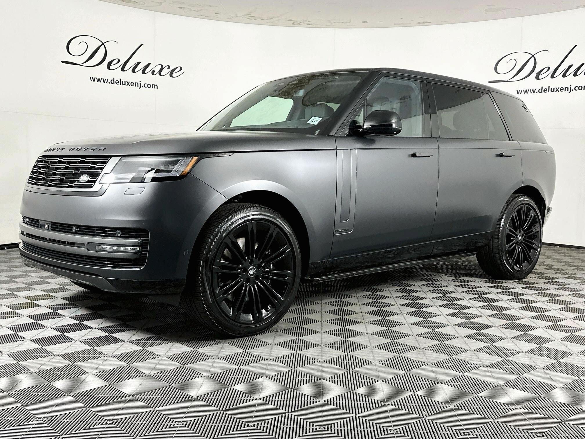 Used 2024 Land Rover Range Rover Long Wheelbase Autobiography AWD/4WD image 3