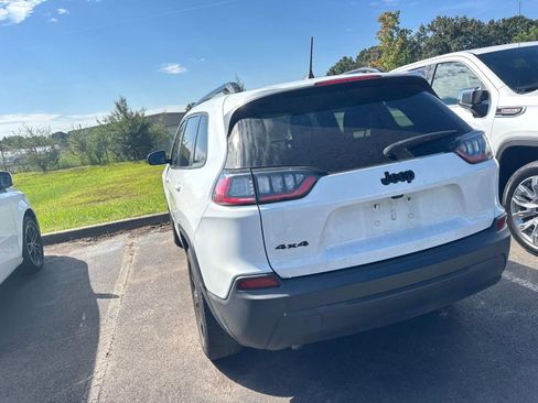 Used 2021 Jeep Cherokee Latitude Plus AWD/4WD image 11