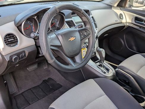 Used 2014 Chevrolet Cruze LS image 17