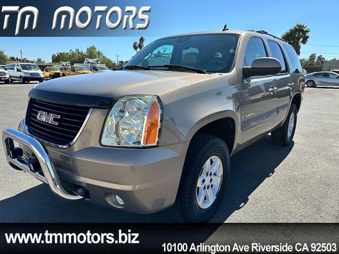 Used 2007 GMC Yukon SLT w/ SLT Preferred Equipment Group AWD/4WD image 1