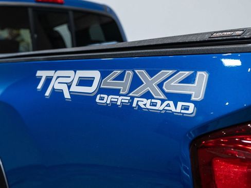 Used 2017 Toyota Tacoma TRD Off-Road image 11