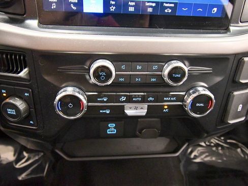 Used 2024 Ford F150 XLT image 23