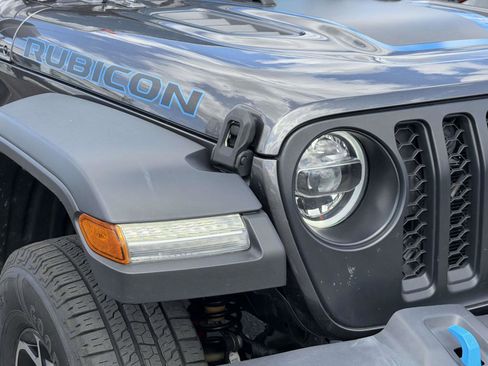 Used 2022 Jeep Wrangler Unlimited Rubicon 4xe w/ Dual Top Group AWD/4WD image 8