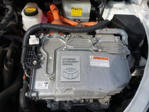 Used 2013 Toyota Prius C One FWD image 31